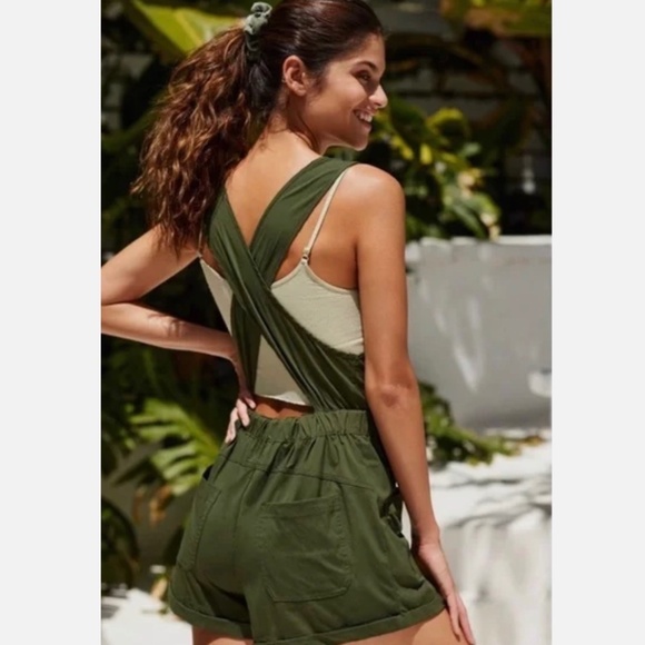 Free People Noiseless Back On Trek Shortsie Green Size S NWOT - Picture 2 of 16